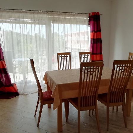 Apartment Greta,50 Meters To The Beach Banjole Exterior foto