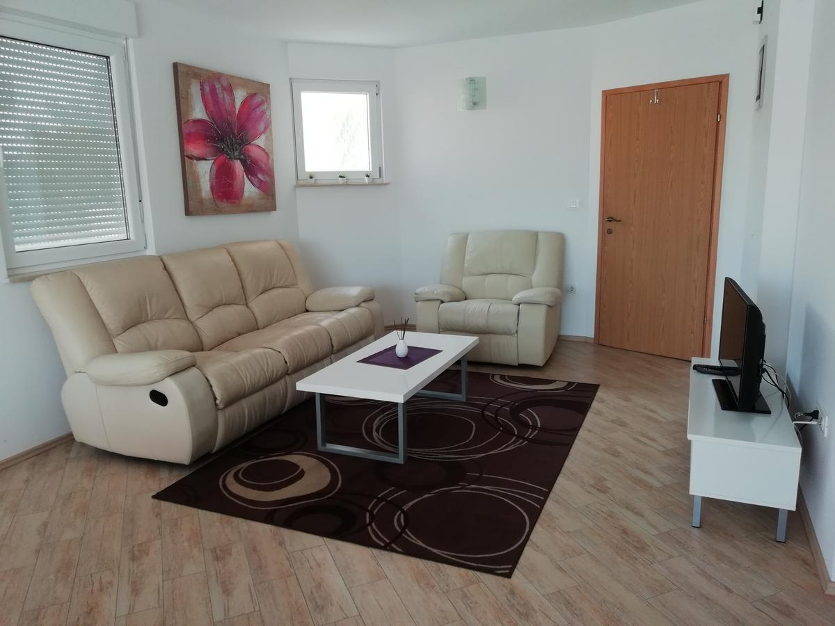 Apartment Greta,50 Meters To The Beach Banjole Exterior foto
