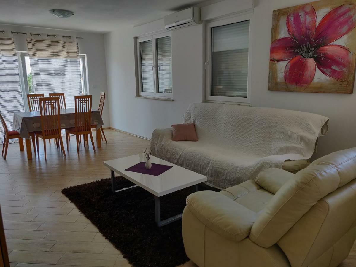 Apartment Greta,50 Meters To The Beach Banjole Exterior foto